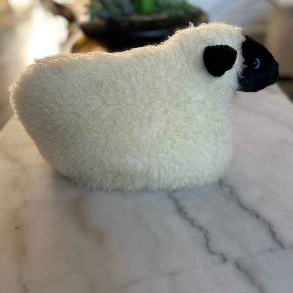 Vintage Plush Sheep-Shaped Hot Water Bottle Cover - Picture 4 of 7